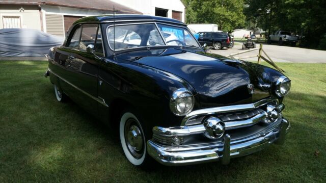 Ford Crown Victoria 1951 image number 21