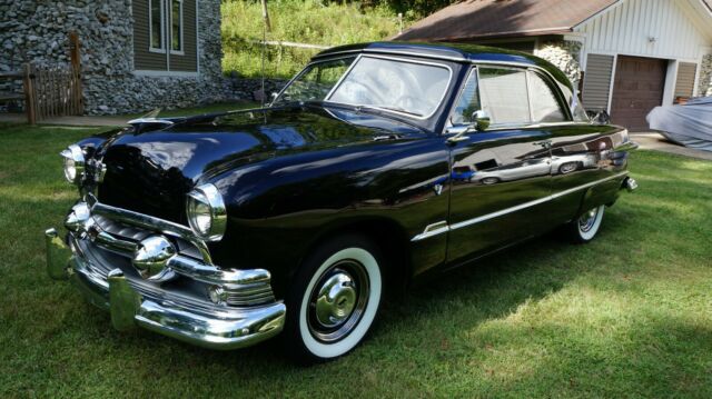 Ford Crown Victoria 1951 image number 23