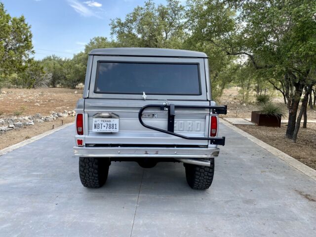 Ford Bronco 1973 image number 2