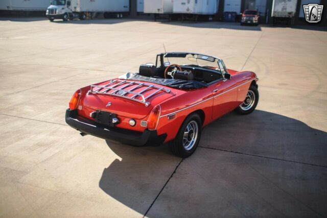 MG MGB 1975 image number 16