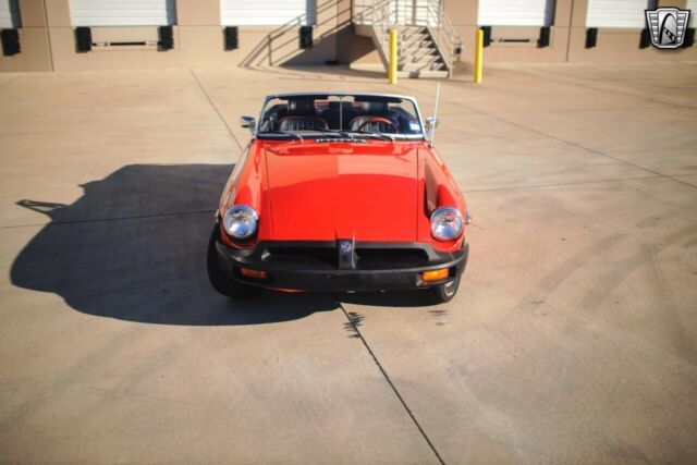 MG MGB 1975 image number 2