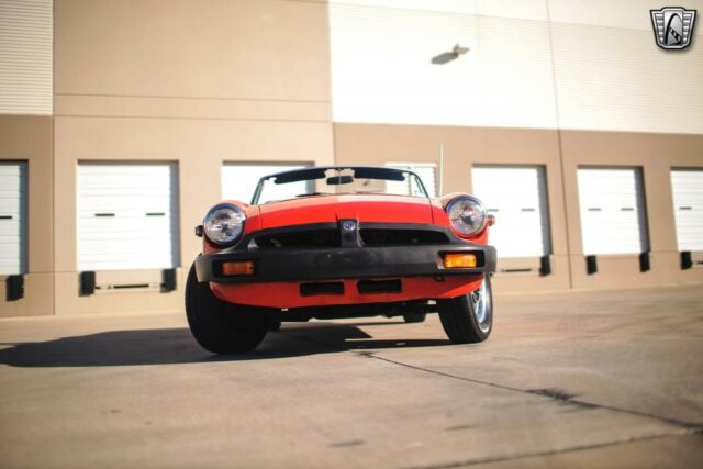 MG MGB 1975 image number 4