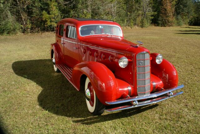 Cadillac Series 70 1935 image number 2