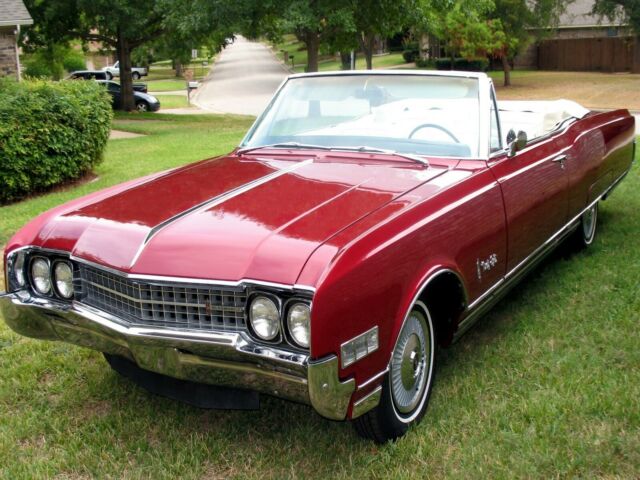 Oldsmobile Ninety-Eight 1966 image number 0