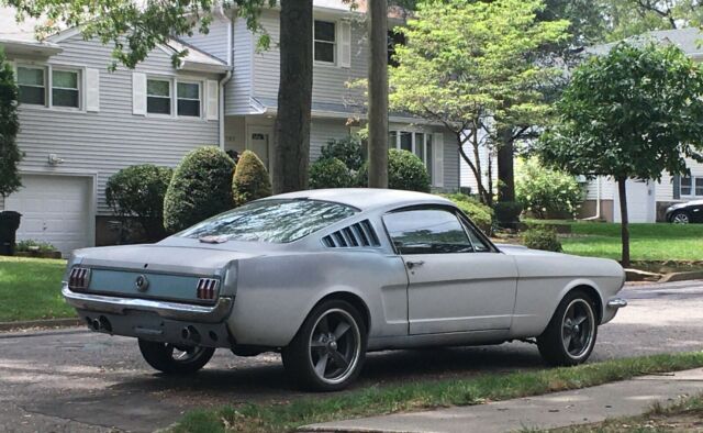 Ford Mustang 1965 image number 2