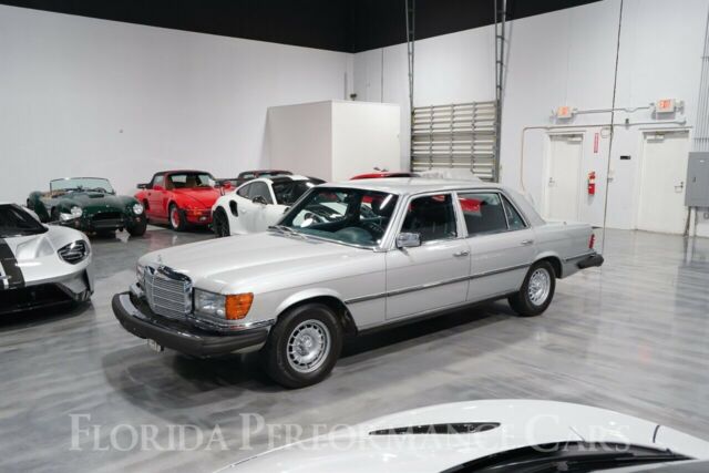 Mercedes-Benz 400-Series 1979 image number 1