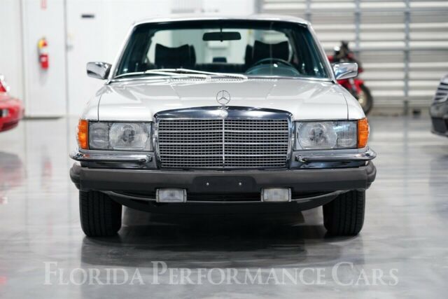 Mercedes-Benz 400-Series 1979 image number 28