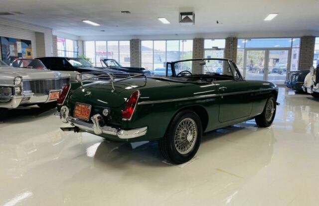 MG B MK I 1967 image number 11