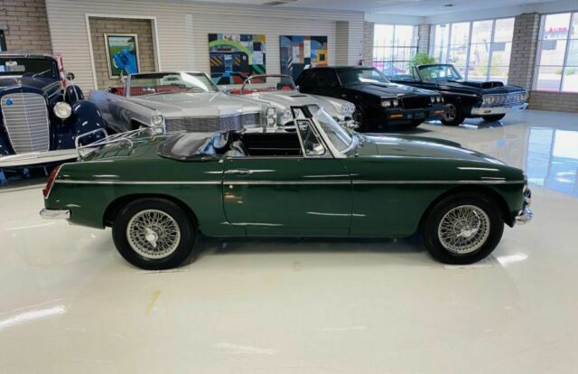 MG B MK I 1967 image number 13