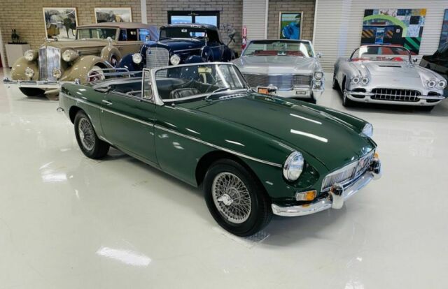 MG B MK I 1967 image number 16