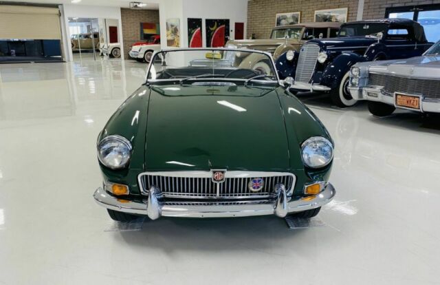 MG B MK I 1967 image number 18