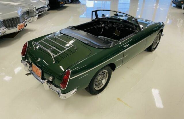 MG B MK I 1967 image number 33