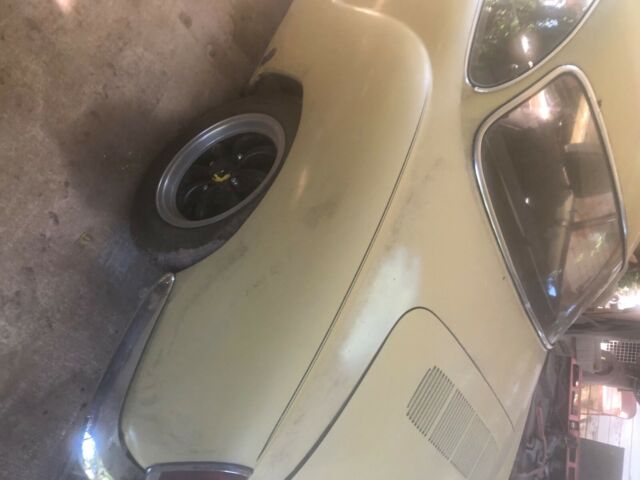 Volkswagen Karmann Ghia 1970 image number 5