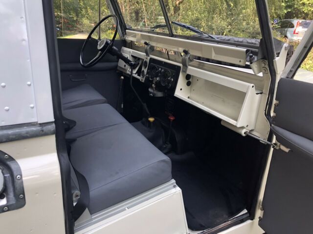 Land Rover Series IIA 1967 image number 13