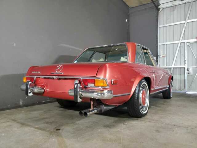 Mercedes-Benz SL-Class 1971 image number 31