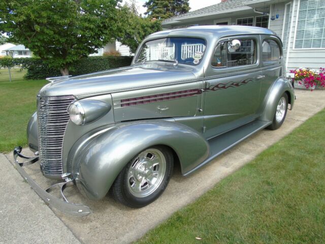 Chevrolet Sedan 1938 image number 2