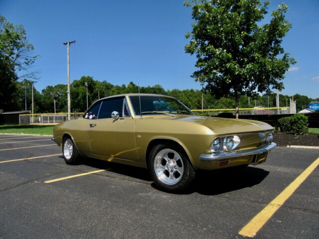 Chevrolet Corvair 1967 image number 2