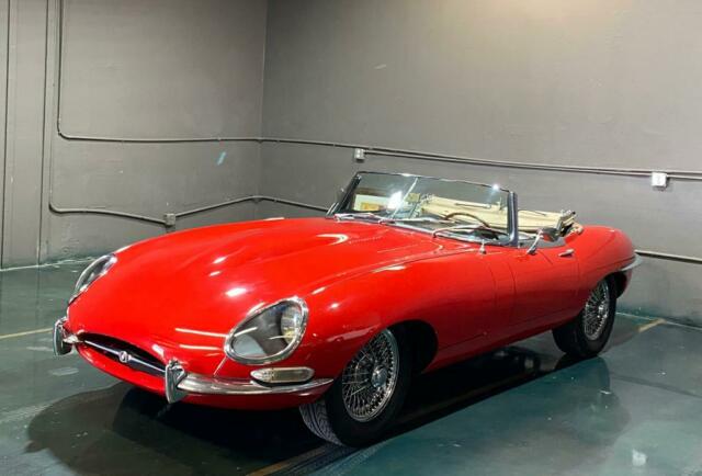 Jaguar E-Type 1962 image number 0