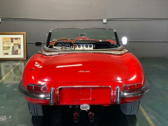 Jaguar E-Type 1962 image number 15