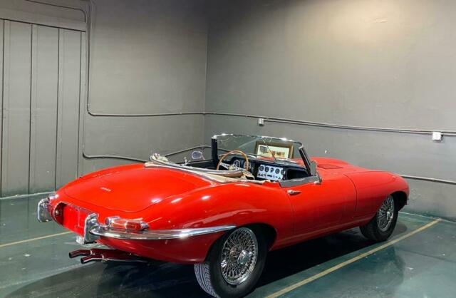 Jaguar E-Type 1962 image number 40