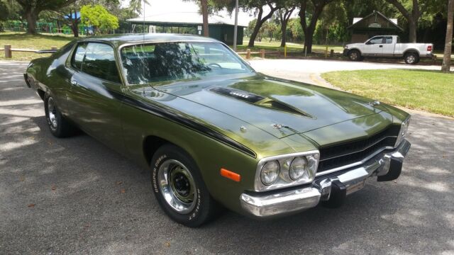 Plymouth Roadrunner 1973 image number 16