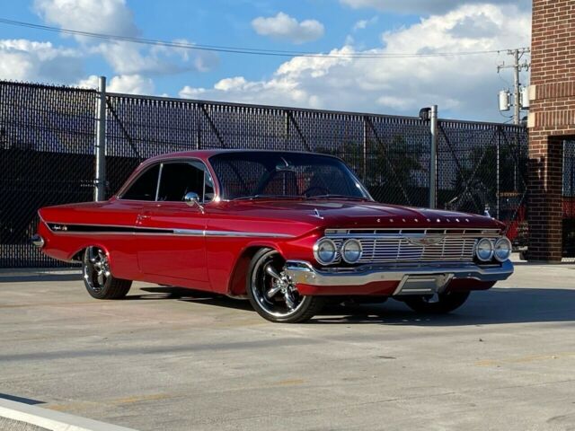 Chevrolet Impala 1961 image number 1