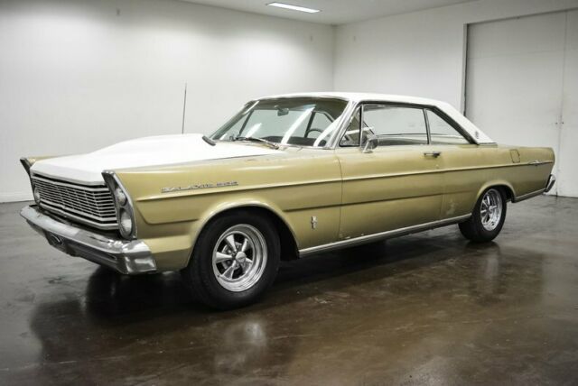 Ford Galaxie 1965 image number 2