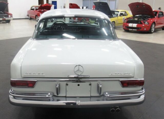 Mercedes-Benz 250SE 2.5 Fuel Injected In-line 6 cylinder 1967 image number 28