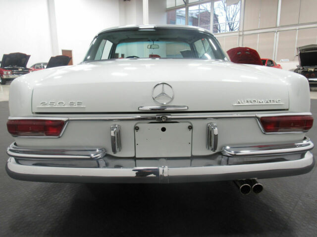 Mercedes-Benz 250SE 2.5 Fuel Injected In-line 6 cylinder 1967 image number 34