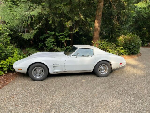 Chevrolet Corvette 1975 image number 0