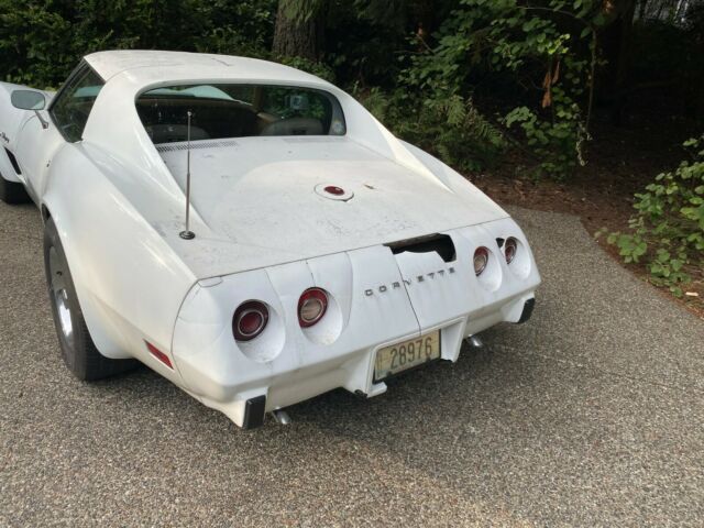 Chevrolet Corvette 1975 image number 17