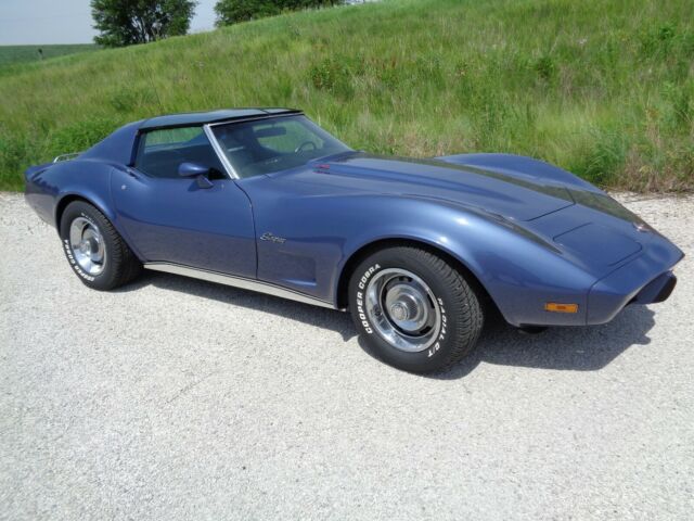 Chevrolet Corvette 1975 image number 0