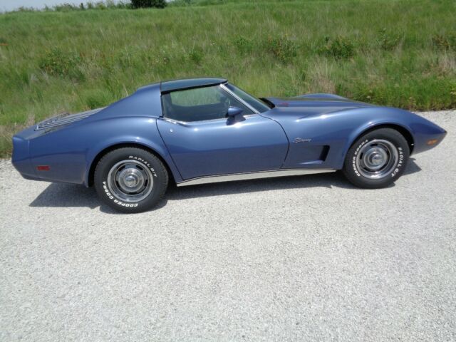 Chevrolet Corvette 1975 image number 1