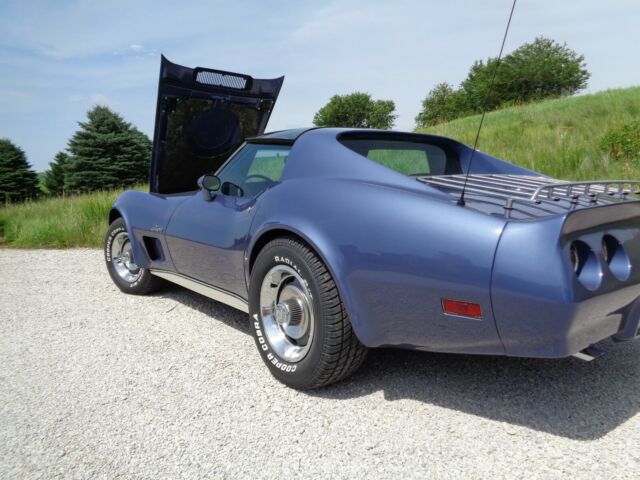 Chevrolet Corvette 1975 image number 18