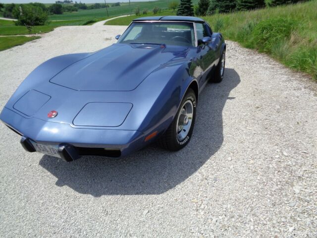 Chevrolet Corvette 1975 image number 2