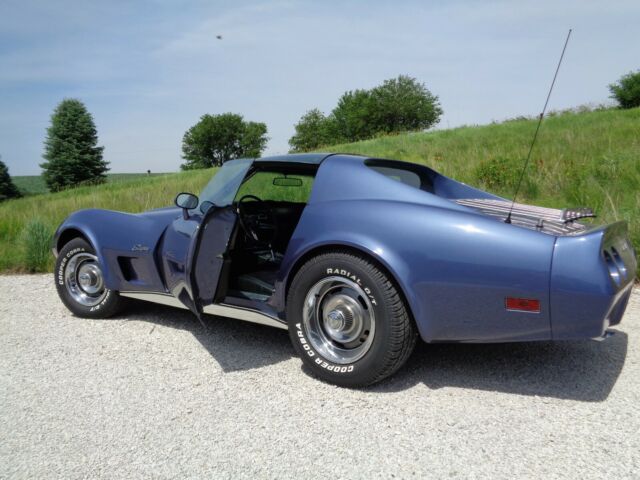 Chevrolet Corvette 1975 image number 37