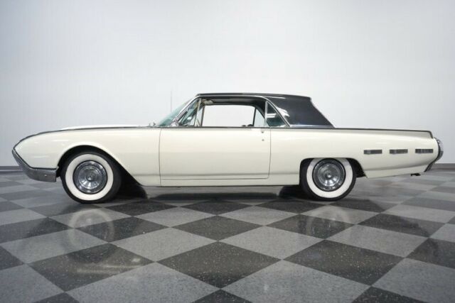 Ford Thunderbird 1962 image number 2