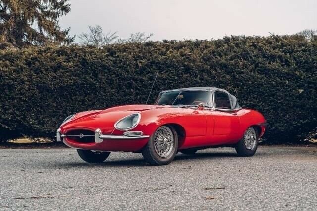 Jaguar E-Type 1966 image number 1