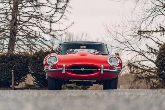 Jaguar E-Type 1966 image number 24