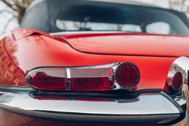 Jaguar E-Type 1966 image number 30