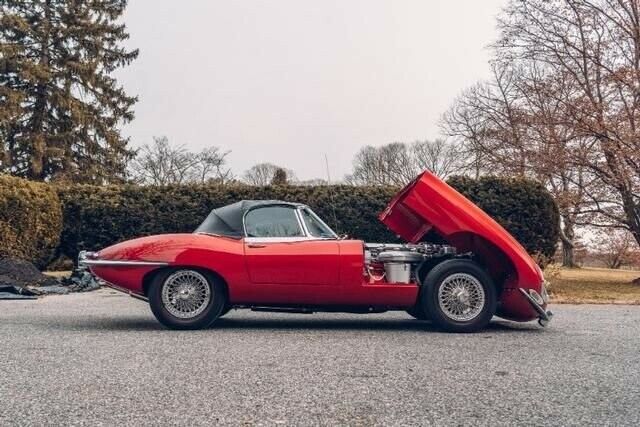 Jaguar E-Type 1966 image number 31