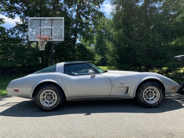 Chevrolet Corvette 1979 image number 1