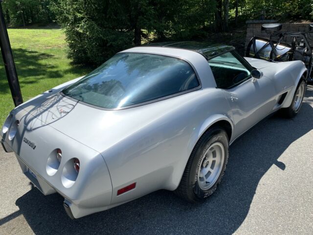 Chevrolet Corvette 1979 image number 14