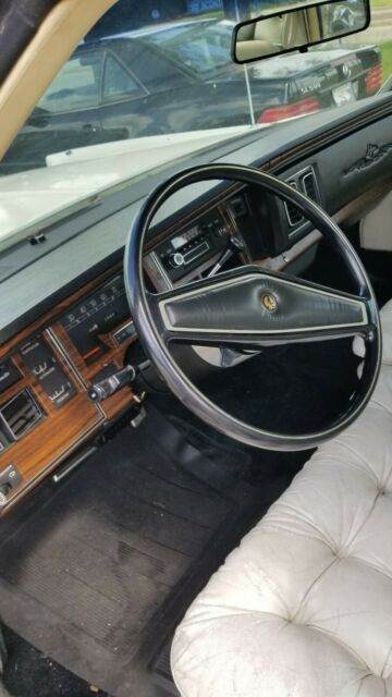 Chrysler Imperial 1975 image number 19