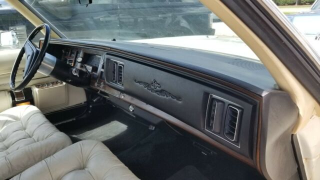 Chrysler Imperial 1975 image number 33