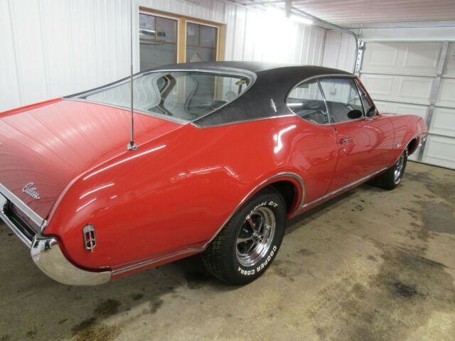 Oldsmobile Cutlass 1968 image number 2