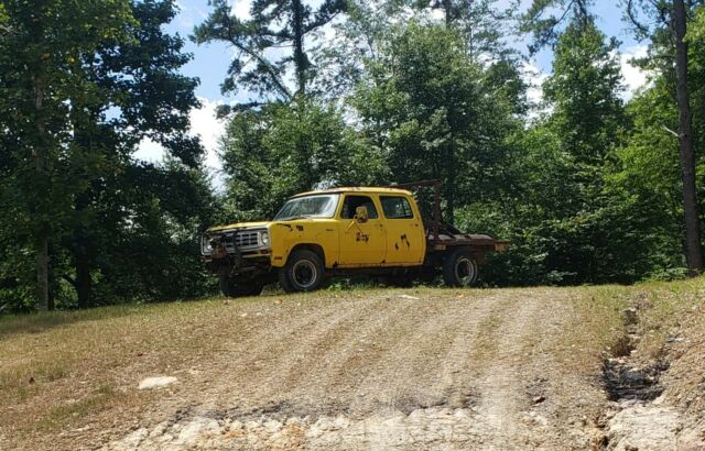 Dodge Power Wagon 1975 image number 0