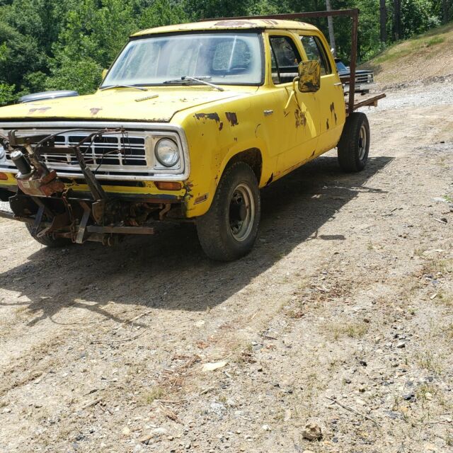 Dodge Power Wagon 1975 image number 21