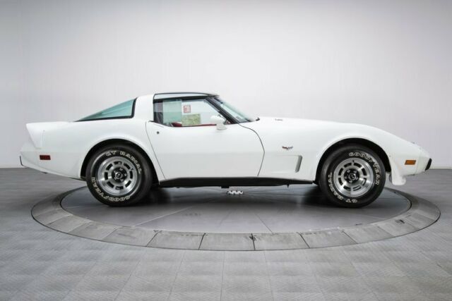 Chevrolet Corvette 1979 image number 32