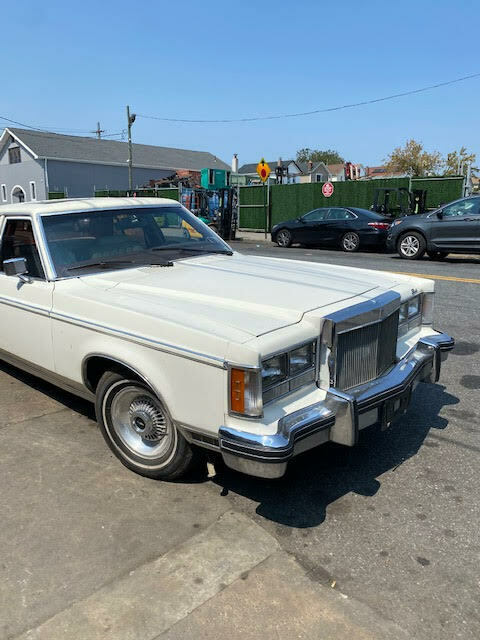 Lincoln Versailles 1977 image number 1